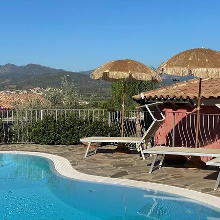 Elena Piscina Privata Villa Tanaunella