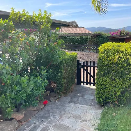 Elena Piscina Privata Танаунелла